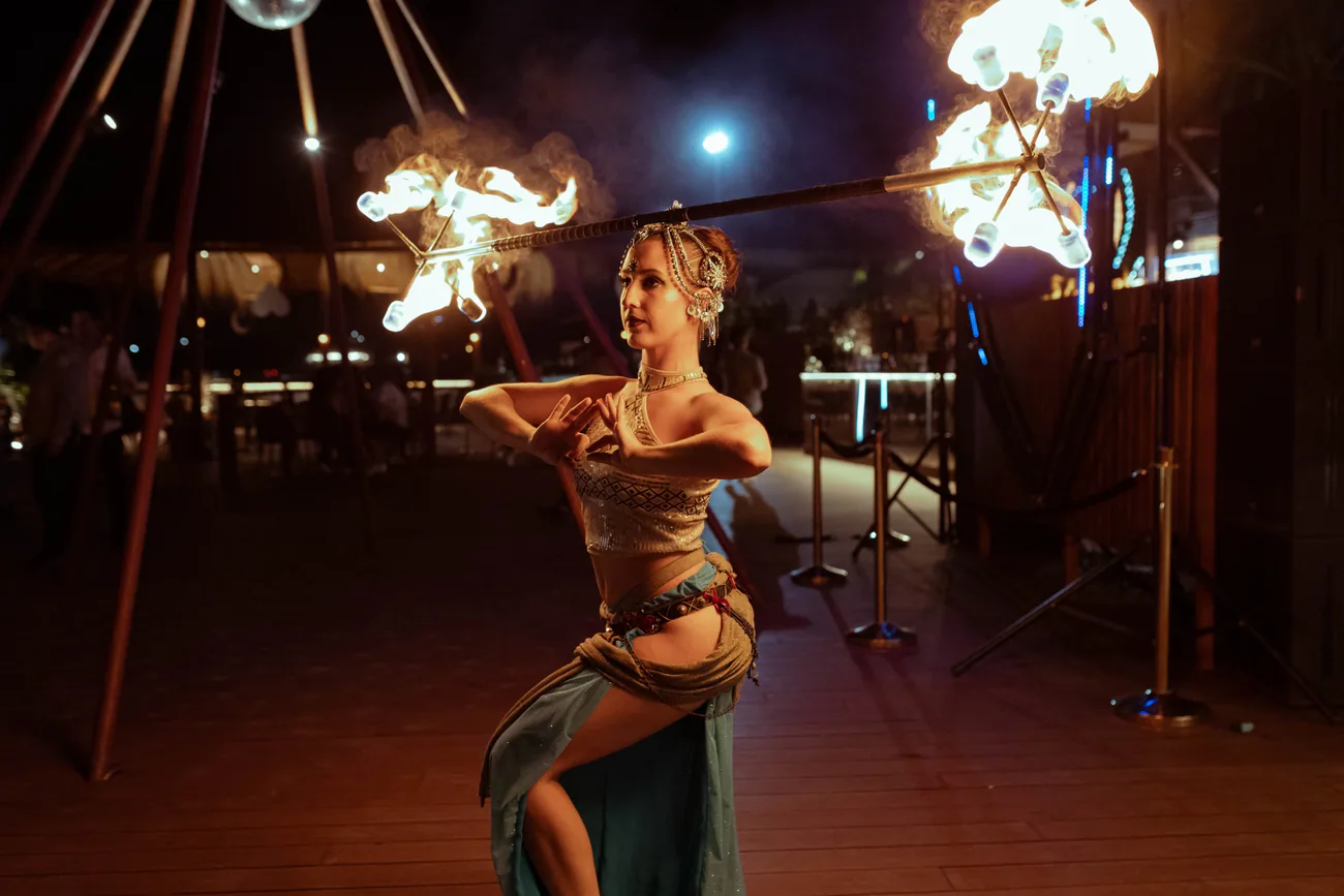 Sereia performing a fire dragon staff moment